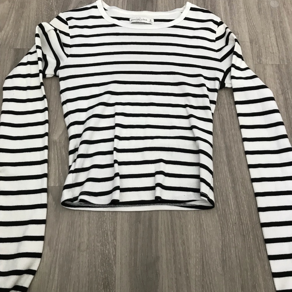 Abercrombie & Fitch Black and White Striped Long Sleeve Crop Top